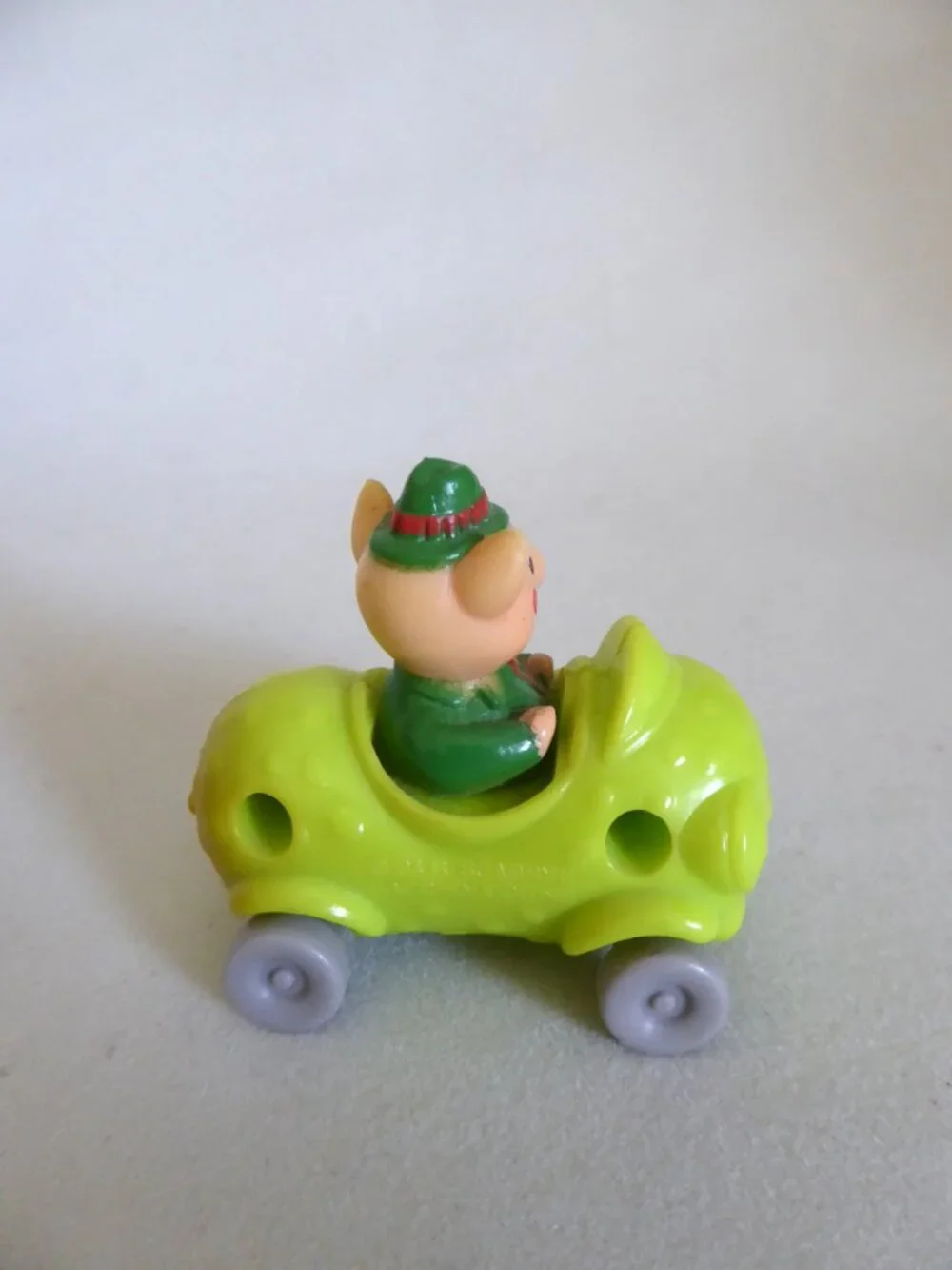 1994 McDONALDS HAPPY MEAL BUSY WORLD RICHARD SCARRY MR FUMBLE PIG PICKLE TOY CAR